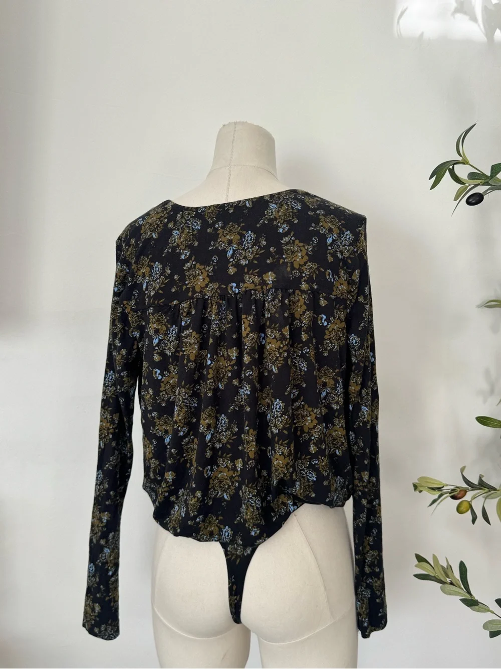 FREE PEOPLE - Printed Turnt Long sleeve Floral Bodysuit in Night Combo Size S